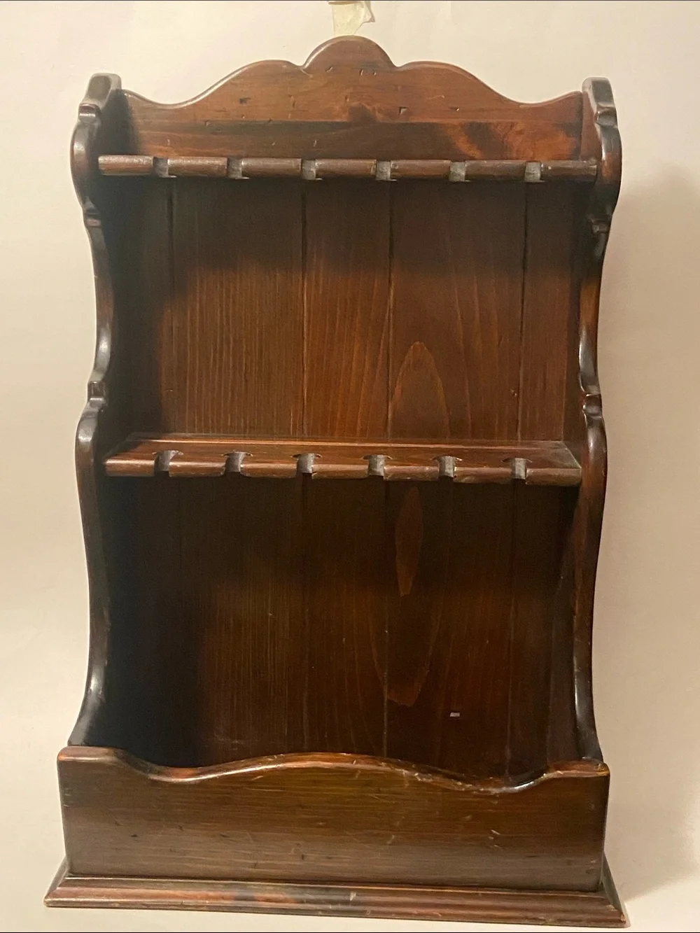 Vintage Ethan Allen Antiqued Old Tavern Pine Hanging Wall Shelf Spoon Rack